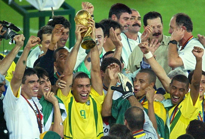 Ronaldo De Lima cùng đội tuyển Brazil dành vô địch World Cup 2002